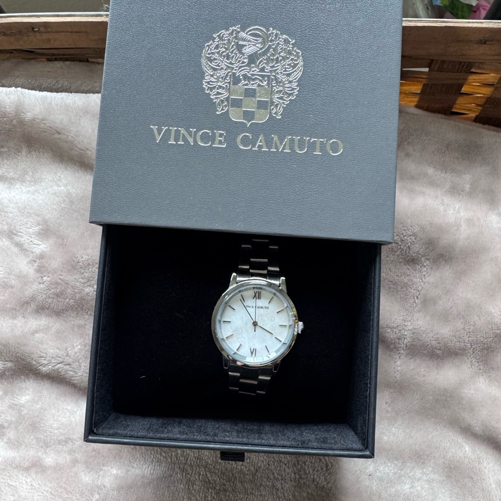 Vince Camuto Womens Ayla Watch